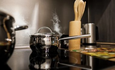 Një truk me tenxhere dhe kapak të cilin rrallëkush e përdor