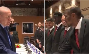Erdogan i dha dorën Osimhenit  – vërshohet me komente nga tifozët e Galatasarayt
