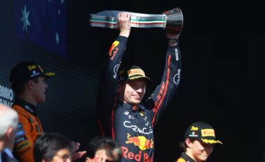 Verstappen merr fitoren e 65-të në karrierë, Piastri lëshoi vendin e parë në start