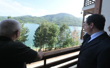 Ekspertët e sigurisë: “Sfilatat” e qeverisë në detyrë në veri, cenim për sigurinë e zyrtarëve që punojnë atje