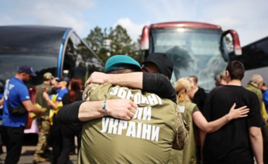 Rusia i kthen Ukrainës trupat e 1,200 ushtarëve të vrarë në luftë