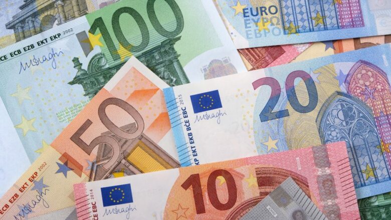 Ministria e Financave publikon udhëzuesin për përfitimin e shtesave për fëmijë dhe lehona